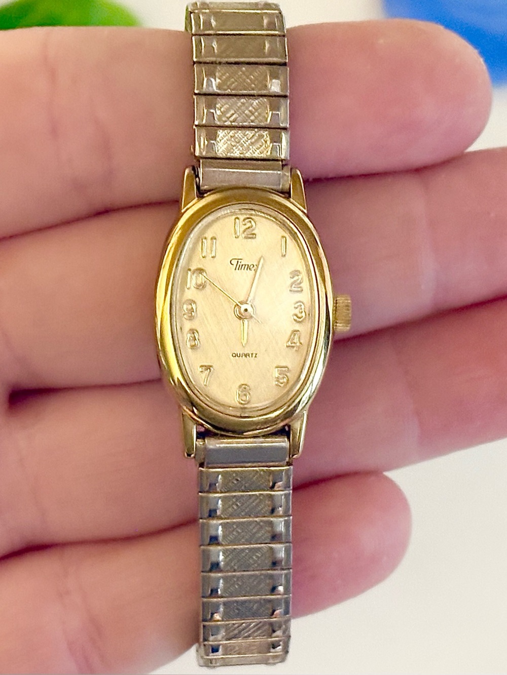 Vintage Timex Cavatina Gold Oval Dial Womens Watch-Silver Expansion Stretch Band